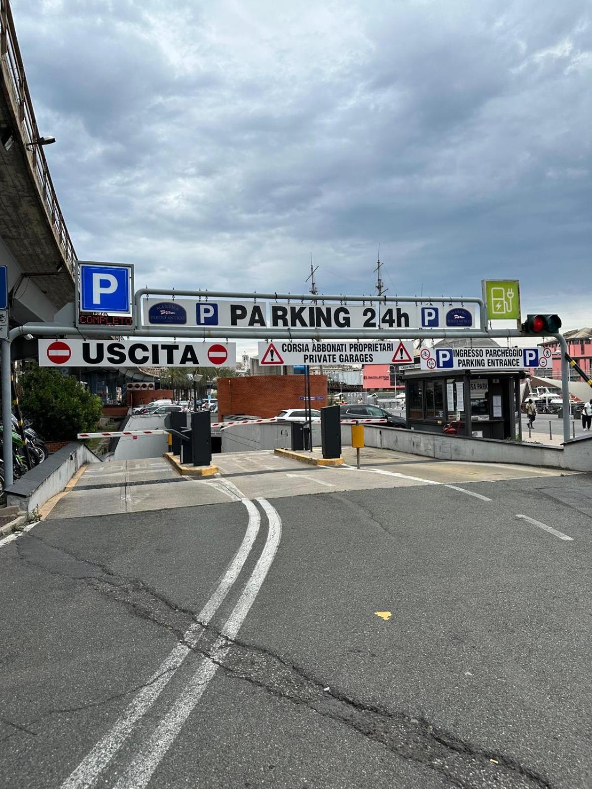 Nel Cuore Di Genova - Siti Unesco-La Meridiana House Bagian luar foto